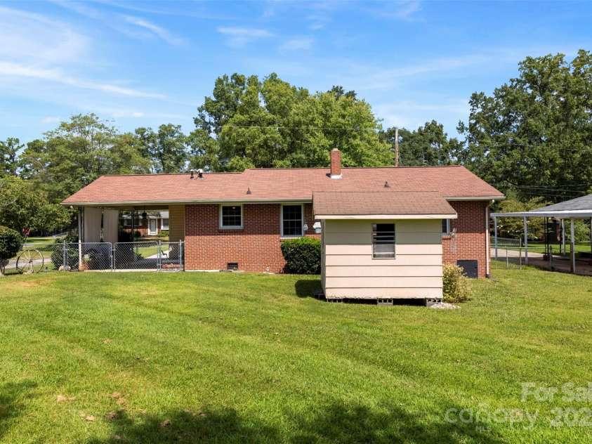 2211 Parkdale Avenue, Gastonia, NC 28052.  MLS# CAR4295983, YatesRealty ID 34487. 