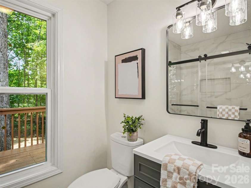 7382 Summit Drive, Denver, NC 28037.  MLS# CAR4391296, YatesRealty ID 34487. Primary Bathroom en suite