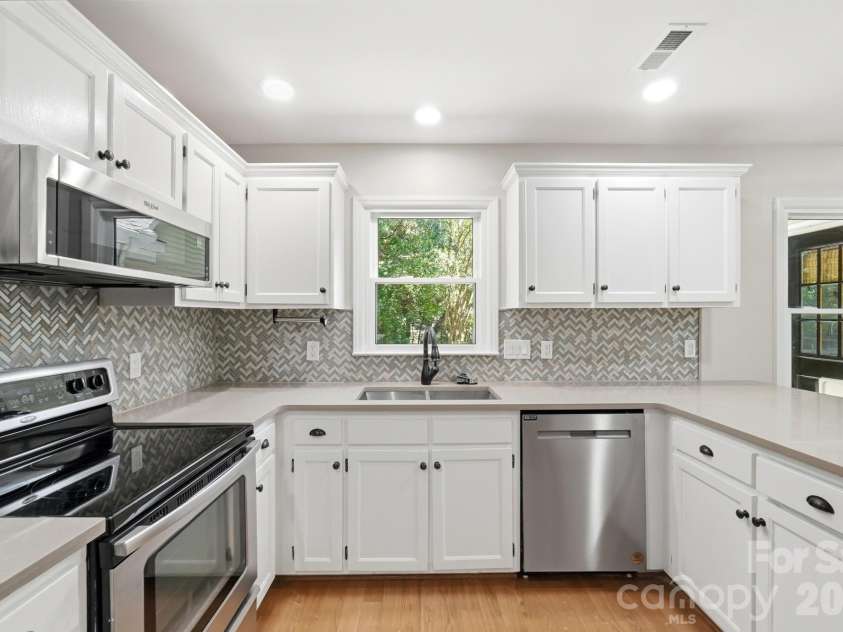 2106 Caleo Circle, Charlotte, NC 28270.  MLS# CAR4397014, YatesRealty ID 34488. 