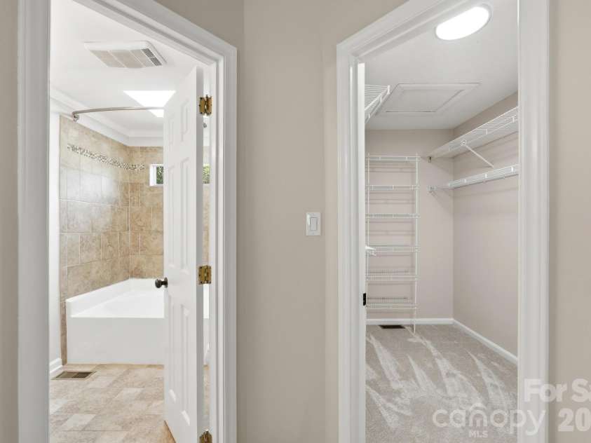 2106 Caleo Circle, Charlotte, NC 28270.  MLS# CAR4397014, YatesRealty ID 34488. 