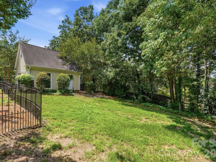 2106 Caleo Circle, Charlotte, NC 28270.  MLS# CAR4397014, YatesRealty ID 34488. 