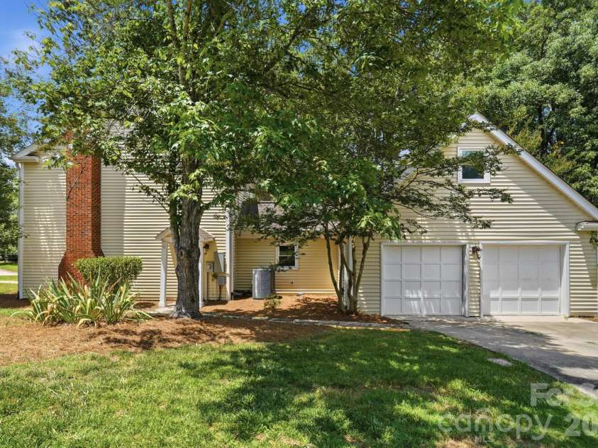 2106 Caleo Circle, Charlotte, NC 28270.  MLS# CAR4397014, YatesRealty ID 34488. 