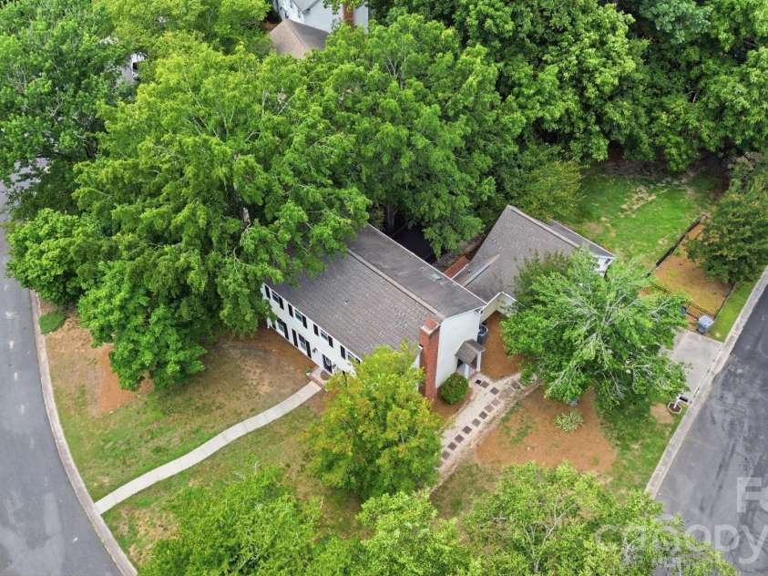 2106 Caleo Circle, Charlotte, NC 28270.  MLS# CAR4397014, YatesRealty ID 34488. Corner lot with 2 cul-de-sacs