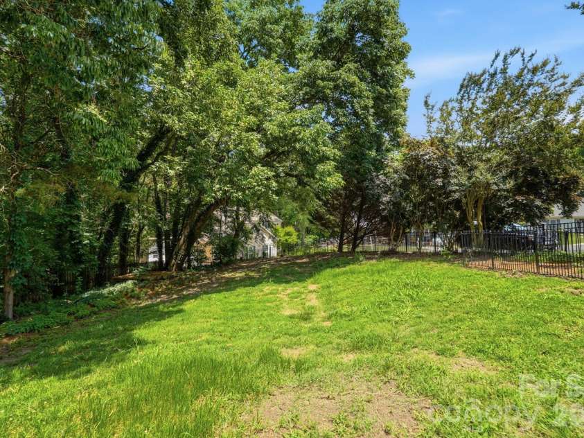 2106 Caleo Circle, Charlotte, NC 28270.  MLS# CAR4397014, YatesRealty ID 34488. Spacious backyard