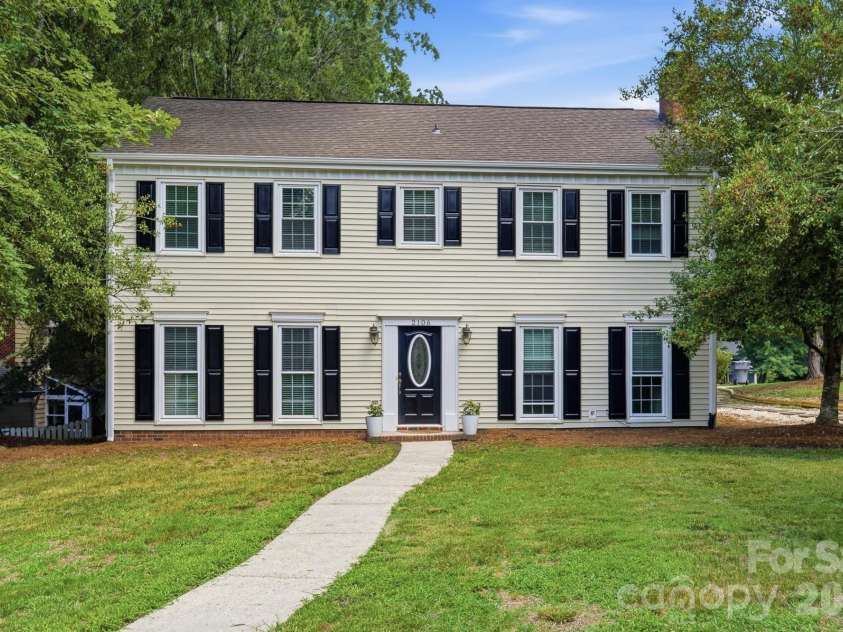 2106 Caleo Circle, Charlotte, NC 28270.  MLS# CAR4397014, YatesRealty ID 34488. Welcome Home!
