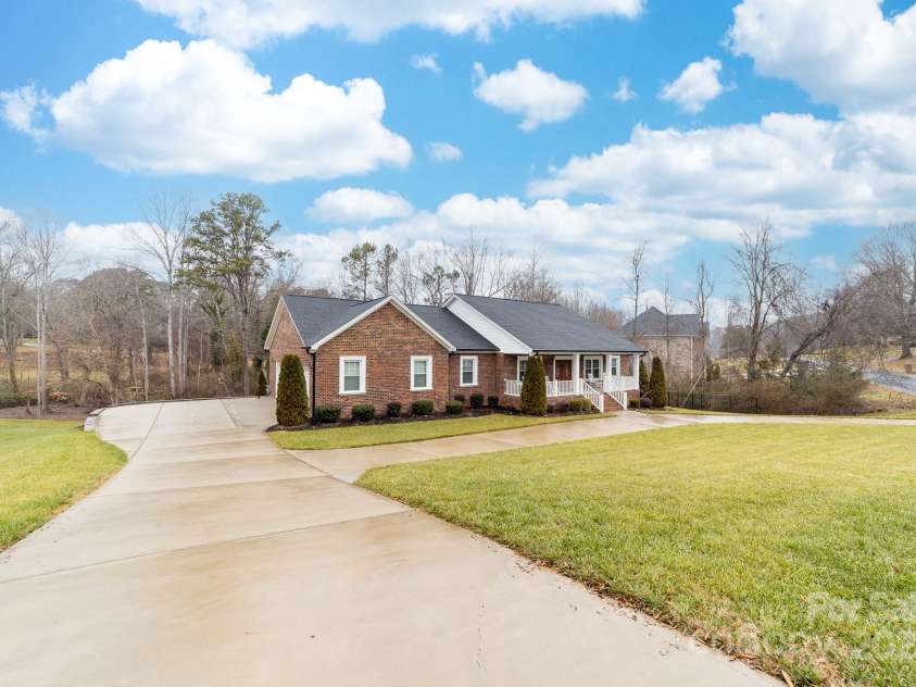 2865 Scarborough Court, Gastonia, NC 28054.  MLS# CAR4217630, YatesRealty ID 3449. 