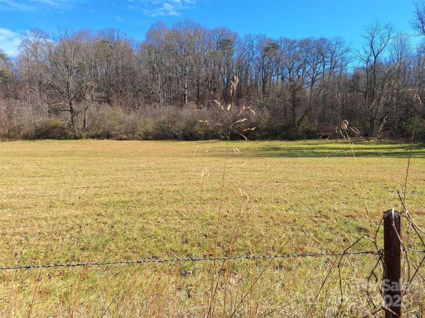 40 Georges Branch Road, Candler, NC 28715.  MLS# CAR4331344, YatesRealty ID 3449. 