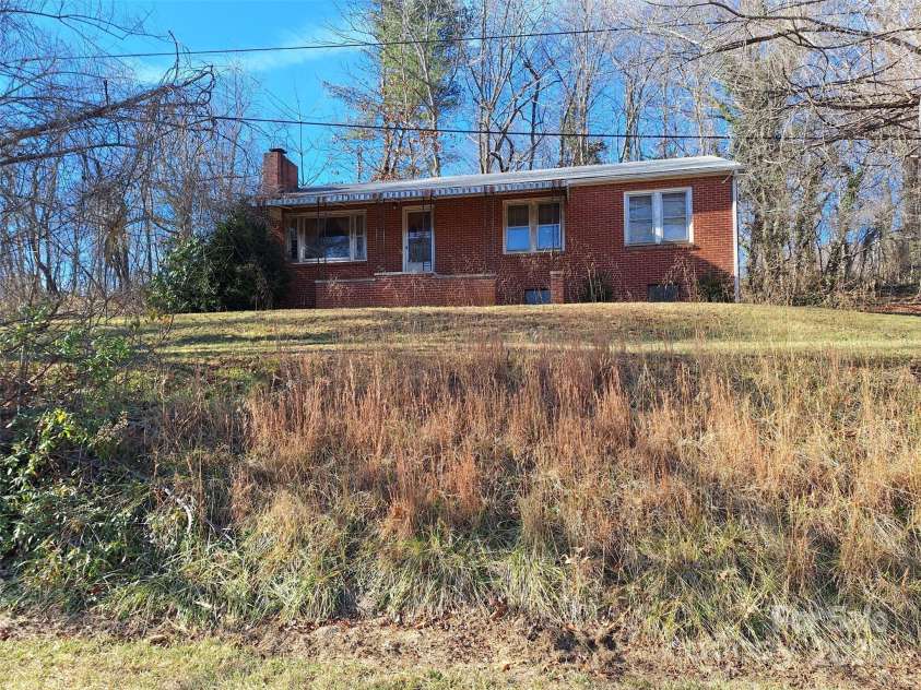 40 Georges Branch Road, Candler, NC 28715.  MLS# CAR4331344, YatesRealty ID 3449. 