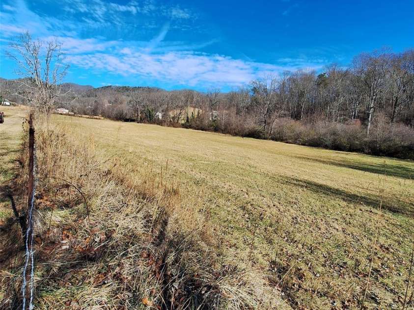 40 Georges Branch Road, Candler, NC 28715.  MLS# CAR4331344, YatesRealty ID 3449. 