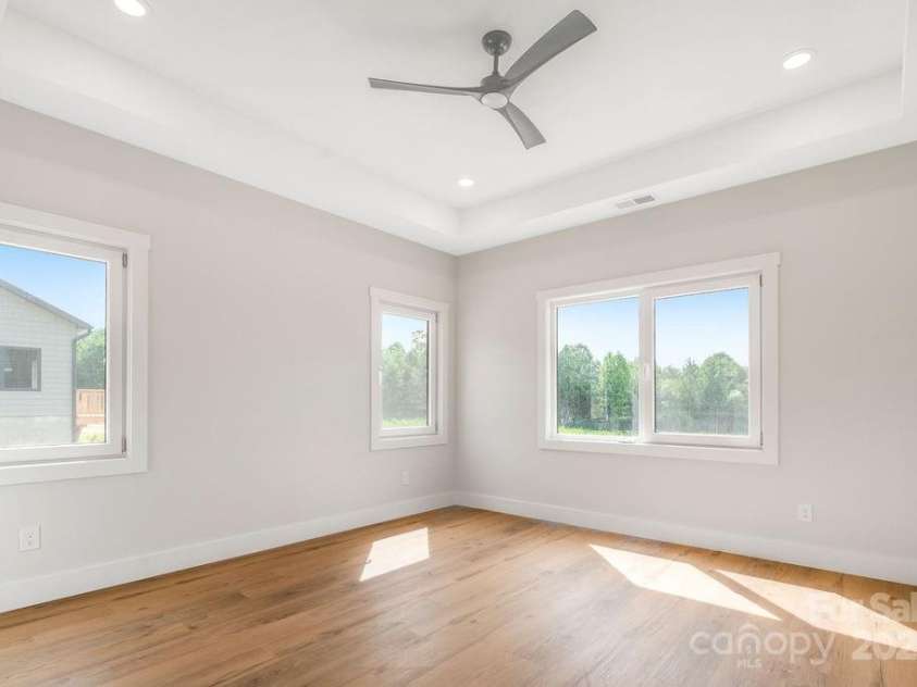 689 Grove Street, Lincolnton, NC 28092.  MLS# CAR4296491, YatesRealty ID 34491. 