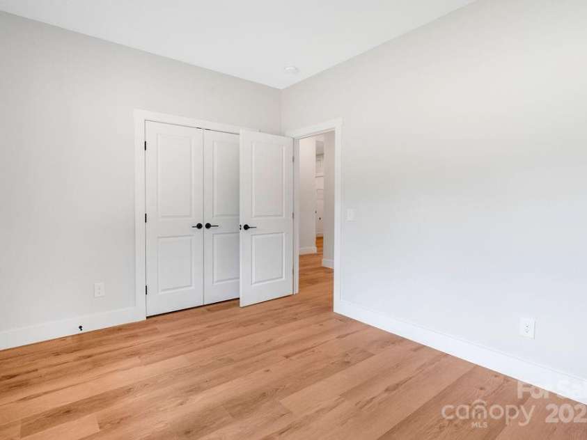 689 Grove Street, Lincolnton, NC 28092.  MLS# CAR4296491, YatesRealty ID 34491. 