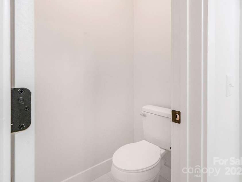 689 Grove Street, Lincolnton, NC 28092.  MLS# CAR4296491, YatesRealty ID 34491. 