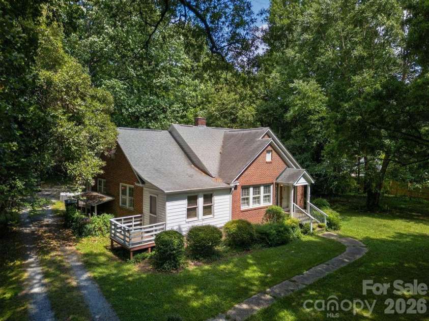 1822 Sugar Creek Road, Charlotte, NC 28262.  MLS# CAR4398353, YatesRealty ID 34493. 