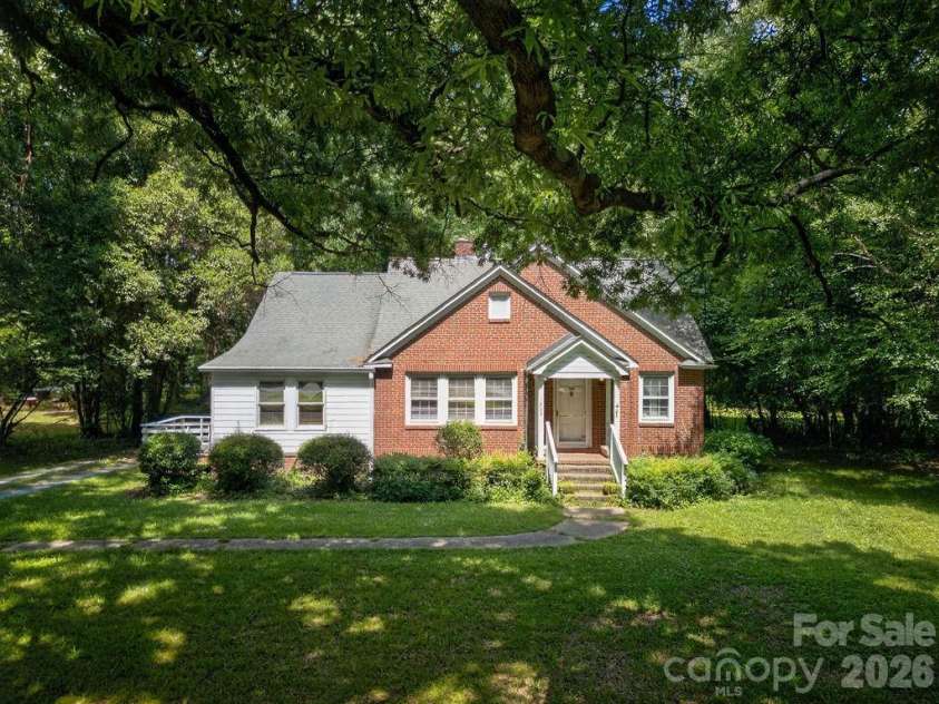 1822 Sugar Creek Road, Charlotte, NC 28262.  MLS# CAR4398353, YatesRealty ID 34493. 