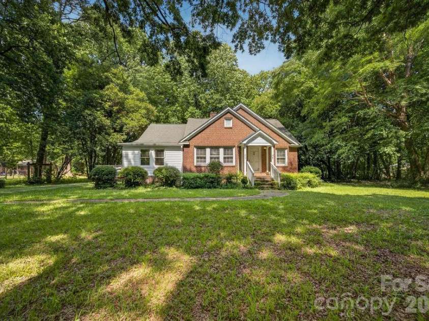 1822 Sugar Creek Road, Charlotte, NC 28262.  MLS# CAR4398353, YatesRealty ID 34493. 