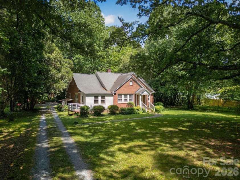 1822 Sugar Creek Road, Charlotte, NC 28262.  MLS# CAR4398353, YatesRealty ID 34493. 