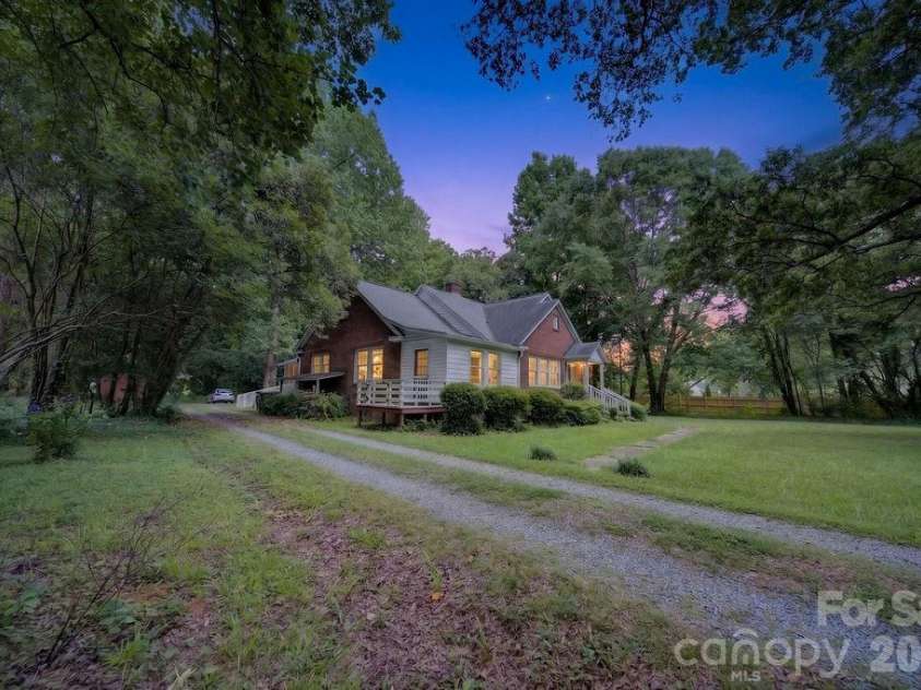 1822 Sugar Creek Road, Charlotte, NC 28262.  MLS# CAR4398353, YatesRealty ID 34493. 
