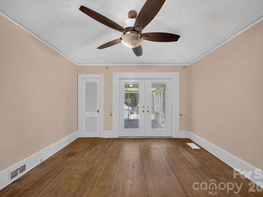 1822 Sugar Creek Road, Charlotte, NC 28262.  MLS# CAR4398353, YatesRealty ID 34493. 