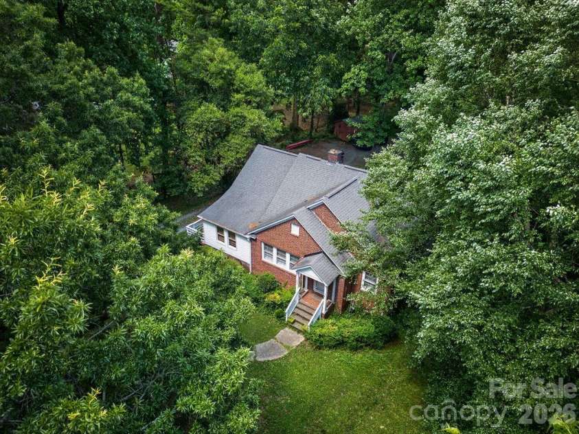 1822 Sugar Creek Road, Charlotte, NC 28262.  MLS# CAR4398353, YatesRealty ID 34493. 