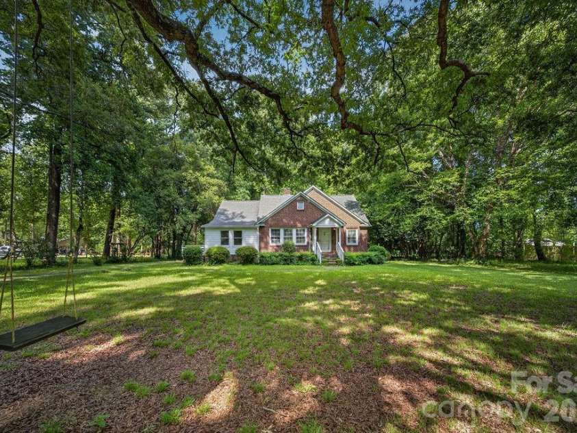 1822 Sugar Creek Road, Charlotte, NC 28262.  MLS# CAR4398353, YatesRealty ID 34493. 