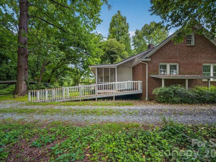 1822 Sugar Creek Road, Charlotte, NC 28262.  MLS# CAR4398353, YatesRealty ID 34493. 
