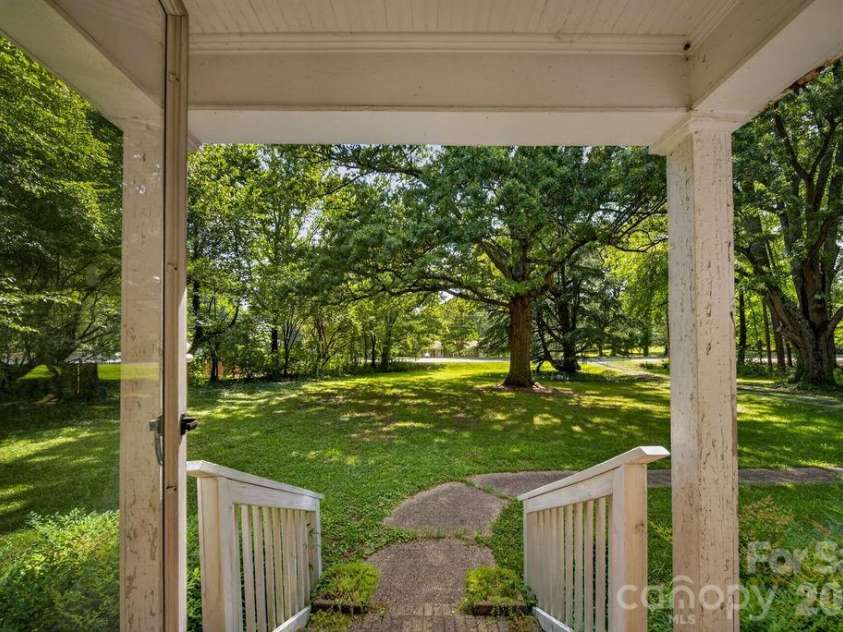 1822 Sugar Creek Road, Charlotte, NC 28262.  MLS# CAR4398353, YatesRealty ID 34493. 