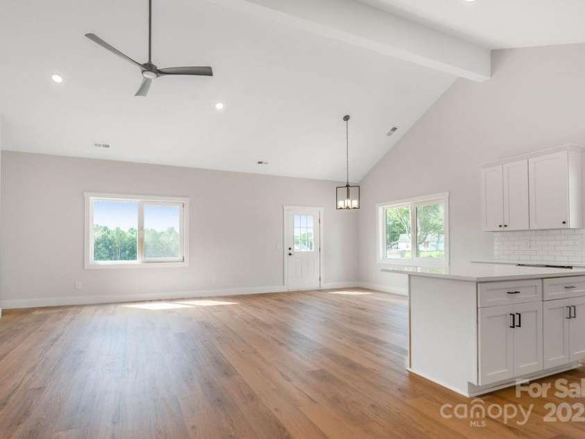 697 Grove Street, Lincolnton, NC 28092.  MLS# CAR4331957, YatesRealty ID 34493. 