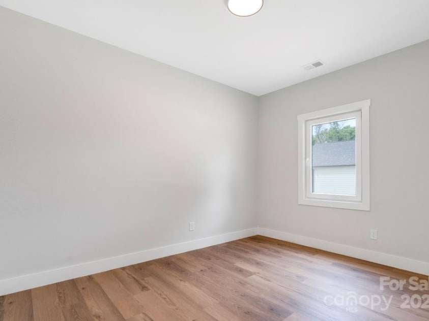 697 Grove Street, Lincolnton, NC 28092.  MLS# CAR4331957, YatesRealty ID 34493. 