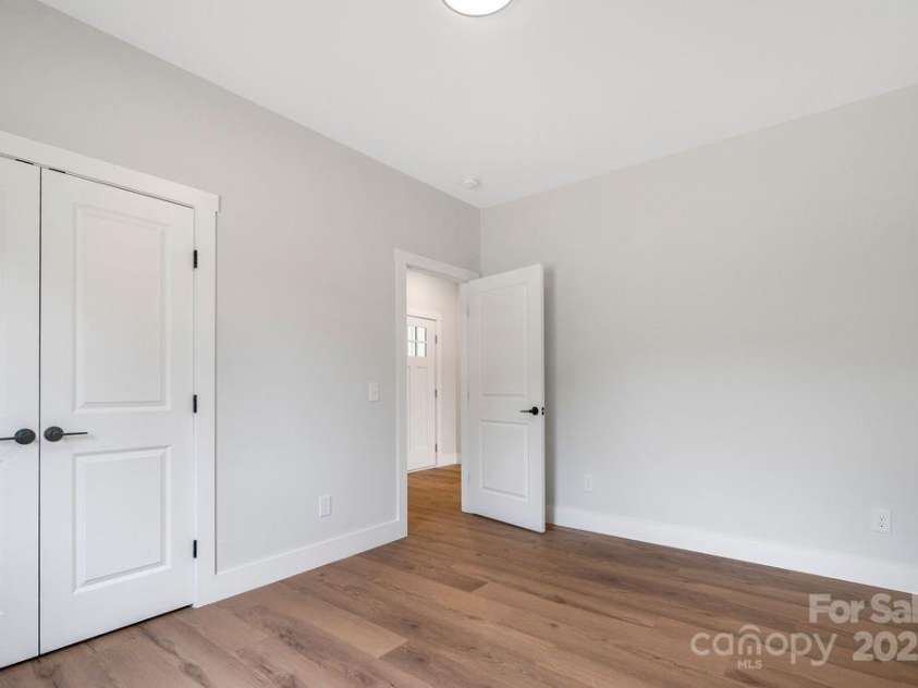 697 Grove Street, Lincolnton, NC 28092.  MLS# CAR4331957, YatesRealty ID 34493. 