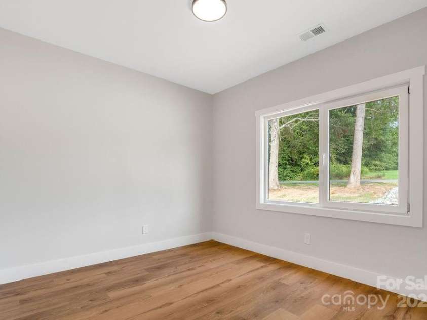 697 Grove Street, Lincolnton, NC 28092.  MLS# CAR4331957, YatesRealty ID 34493. 