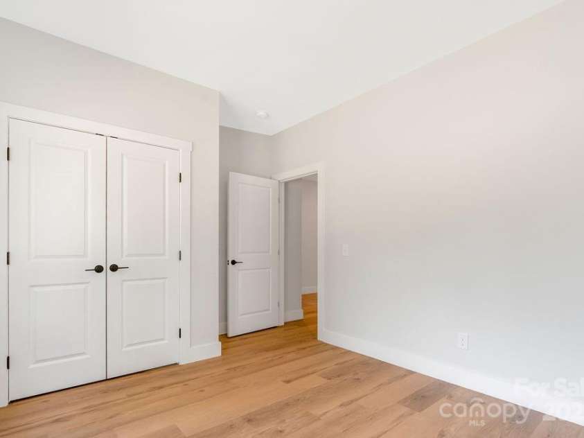 697 Grove Street, Lincolnton, NC 28092.  MLS# CAR4331957, YatesRealty ID 34493. 