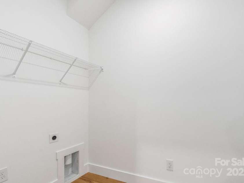 697 Grove Street, Lincolnton, NC 28092.  MLS# CAR4331957, YatesRealty ID 34493. 