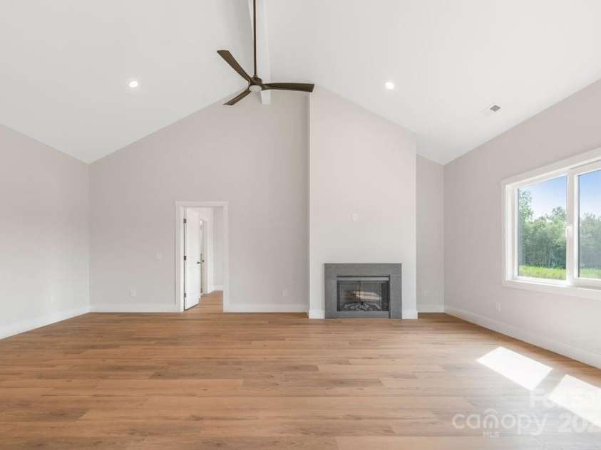 697 Grove Street, Lincolnton, NC 28092.  MLS# CAR4331957, YatesRealty ID 34493. 