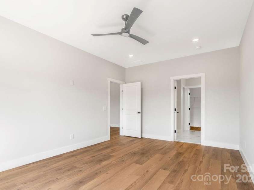 697 Grove Street, Lincolnton, NC 28092.  MLS# CAR4331957, YatesRealty ID 34493. 