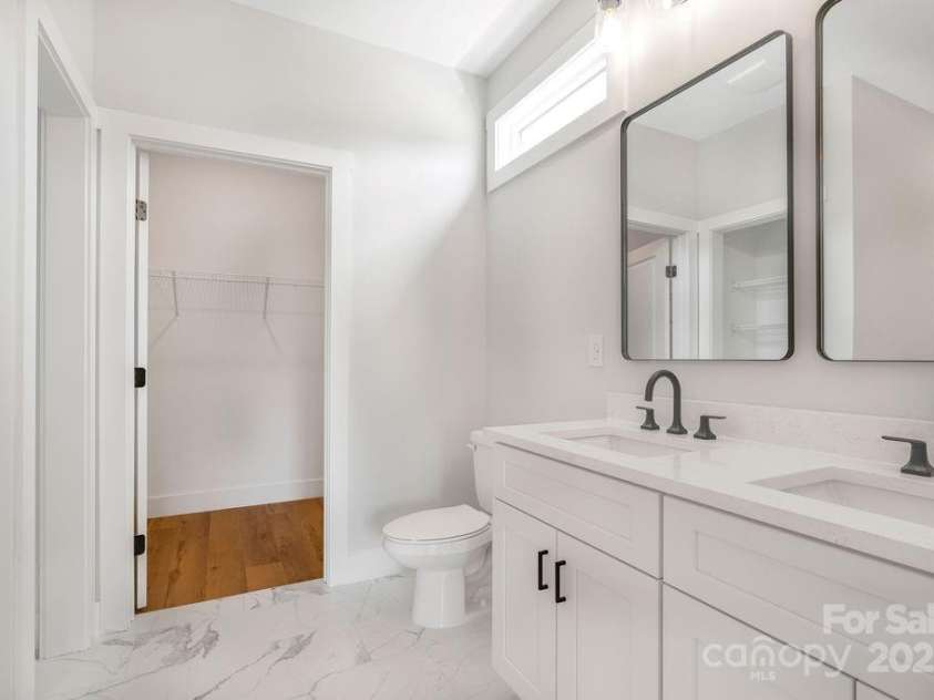 697 Grove Street, Lincolnton, NC 28092.  MLS# CAR4331957, YatesRealty ID 34493. 