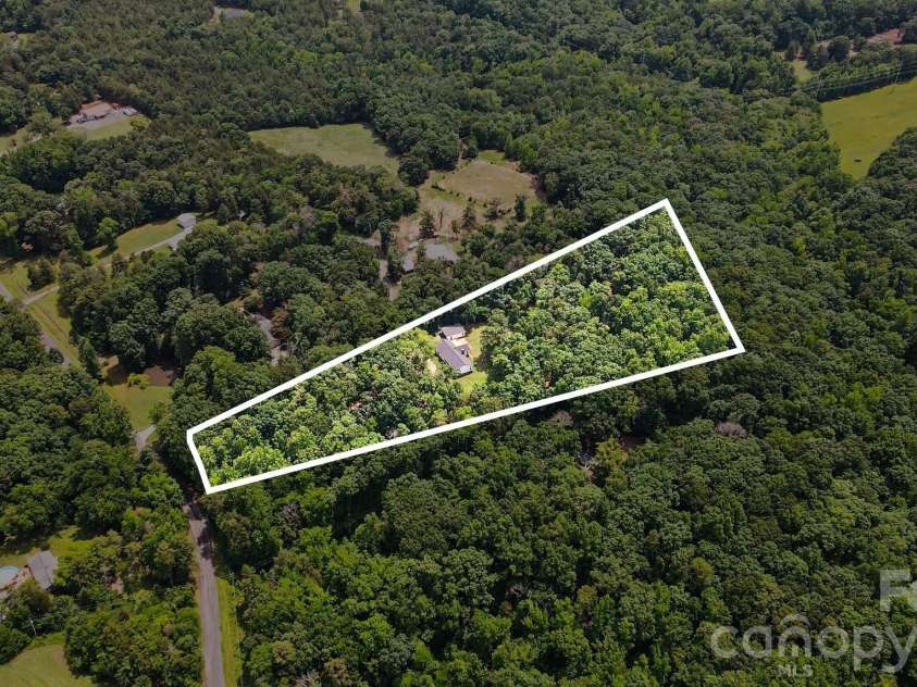8900 Lazy Ridge Lane, Concord, NC 28025.  MLS# CAR4398381, YatesRealty ID 34494. 