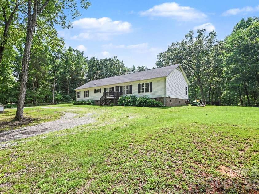 8900 Lazy Ridge Lane, Concord, NC 28025.  MLS# CAR4398381, YatesRealty ID 34494. 