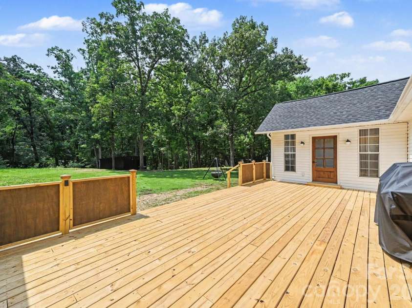 8900 Lazy Ridge Lane, Concord, NC 28025.  MLS# CAR4398381, YatesRealty ID 34494. 