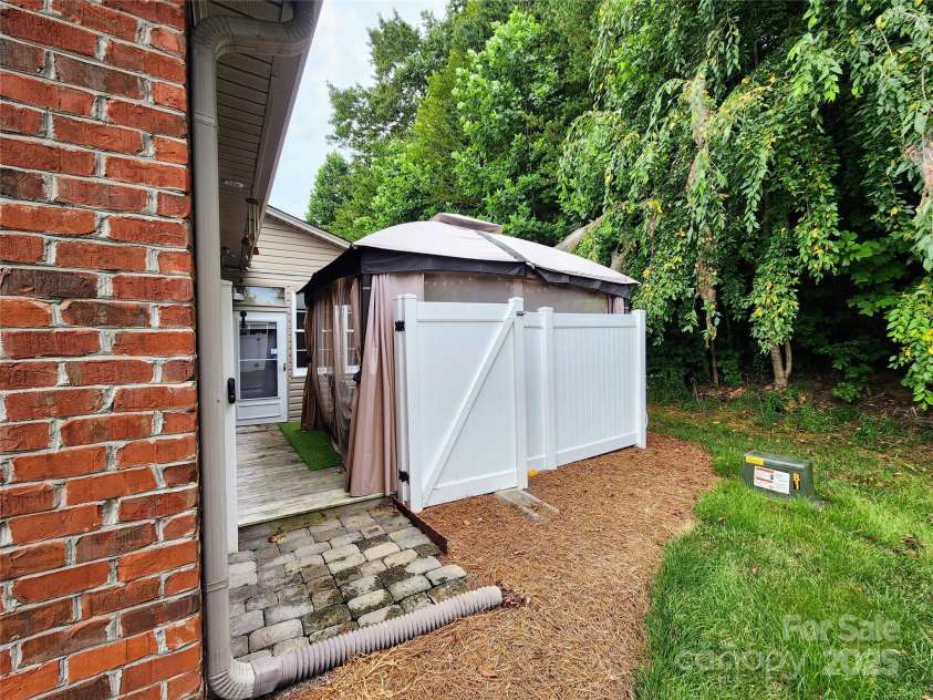 100 Wentworth Drive, Mocksville, NC 27028.  MLS# CAR4296498, YatesRealty ID 34495. 