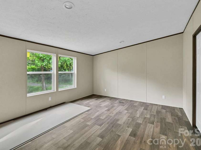 49 Spivey Mountain Road, Asheville, NC 28806.  MLS# CAR4398728, YatesRealty ID 34495. 