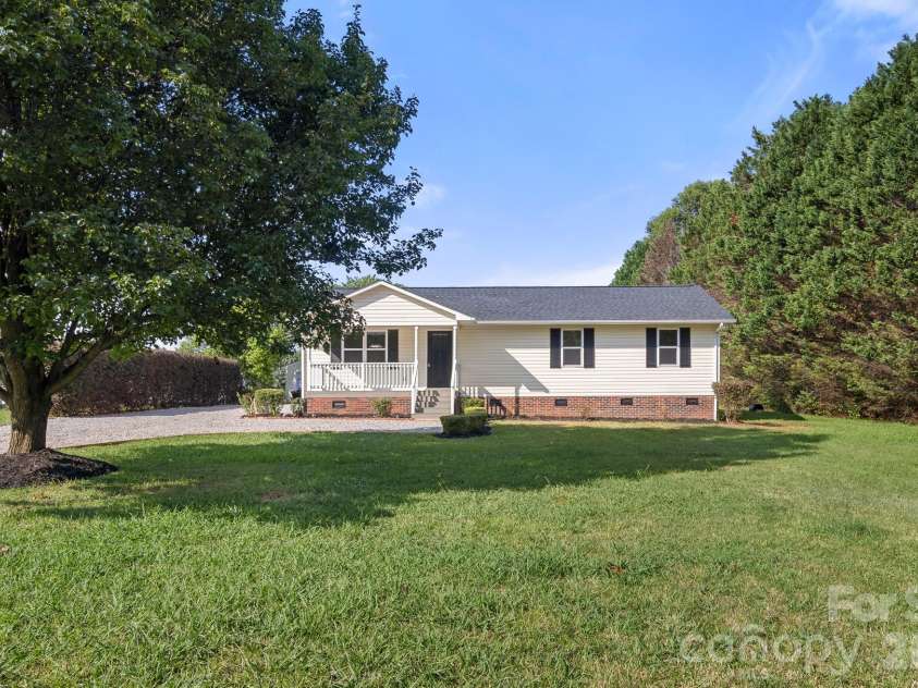 2805 Chester Highway, York, SC 29745.  MLS# CAR4398572, YatesRealty ID 34496. 
