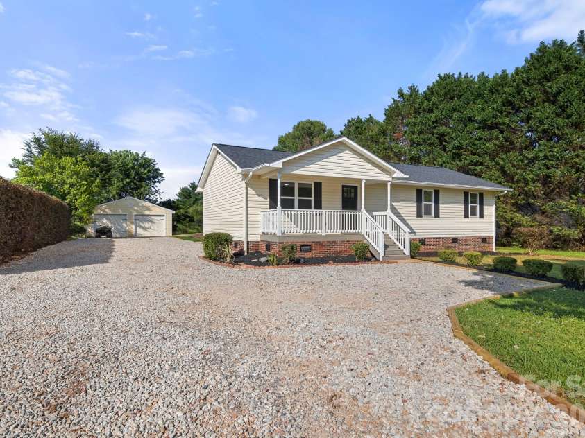 2805 Chester Highway, York, SC 29745.  MLS# CAR4398572, YatesRealty ID 34496. 