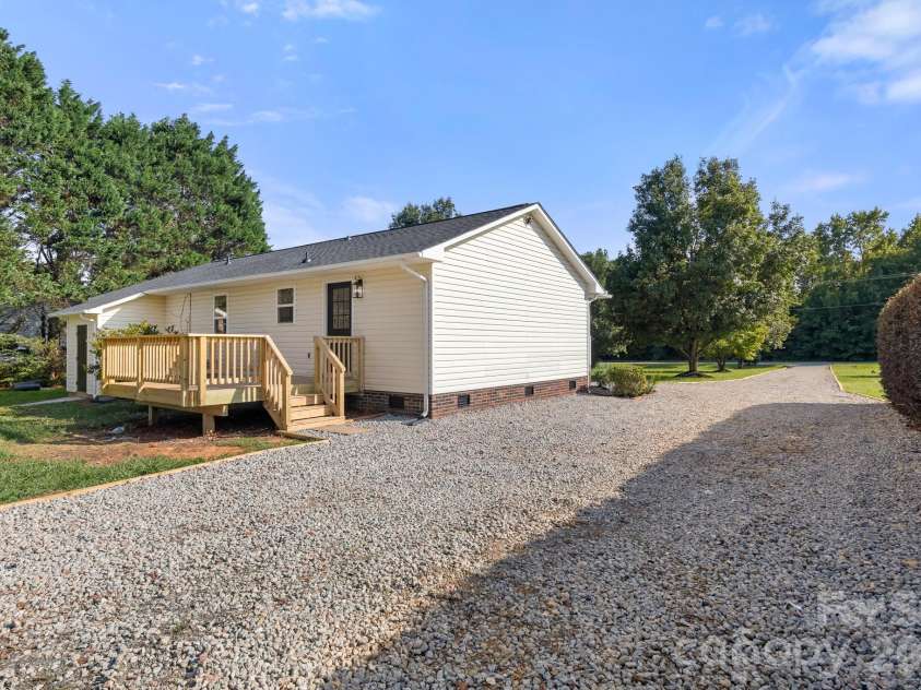 2805 Chester Highway, York, SC 29745.  MLS# CAR4398572, YatesRealty ID 34496. 
