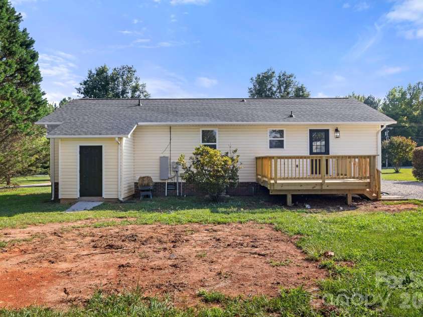 2805 Chester Highway, York, SC 29745.  MLS# CAR4398572, YatesRealty ID 34496. 