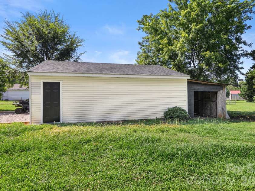 2805 Chester Highway, York, SC 29745.  MLS# CAR4398572, YatesRealty ID 34496. 
