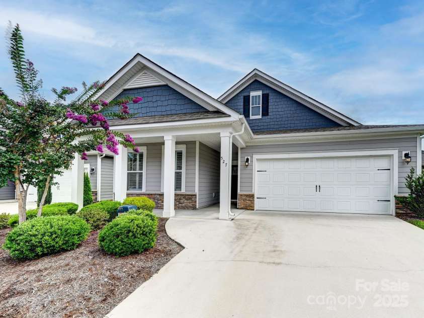 527 Summerfield Place, Flat Rock, NC 28731.  MLS# CAR4295699, YatesRealty ID 34496. 