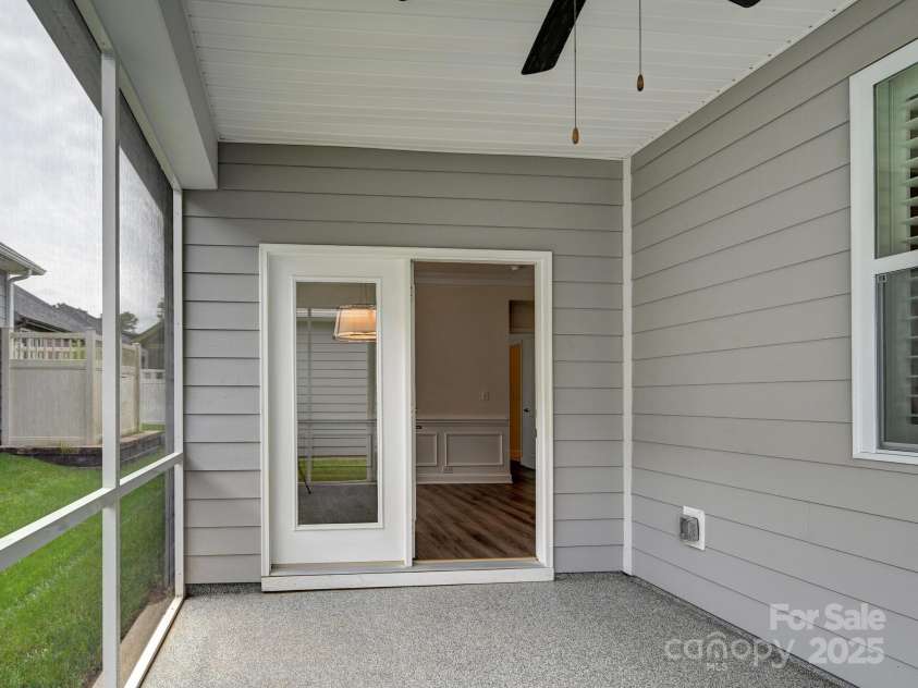 527 Summerfield Place, Flat Rock, NC 28731.  MLS# CAR4295699, YatesRealty ID 34496. 