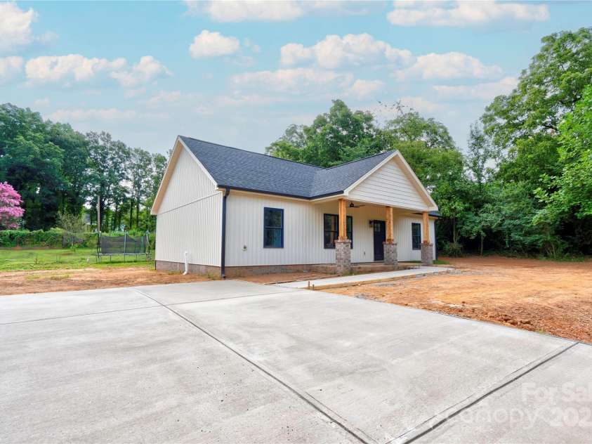 114 Hendricks Street, Kings Mountain, NC 28086.  MLS# CAR4296567, YatesRealty ID 34498. 