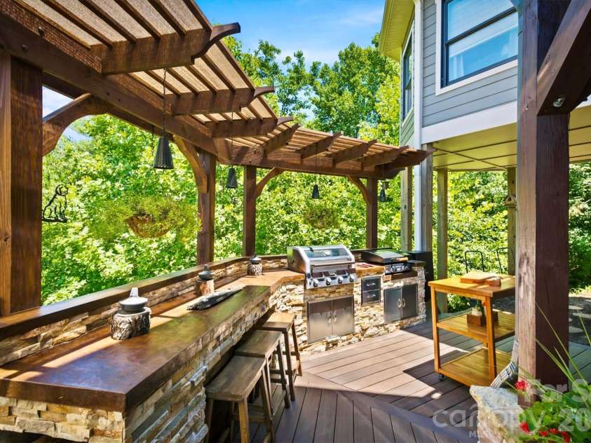 1167 Johns Ridge Parkway, Lenoir, NC 28645.  MLS# CAR4395853, YatesRealty ID 34499. 