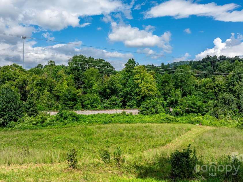 1147 Old Linville Road, Marion, NC 28752.  MLS# CAR4316908, YatesRealty ID 345. 